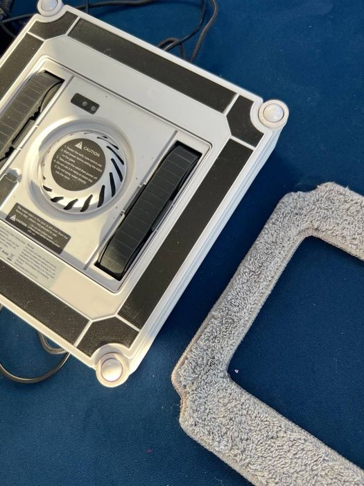 Робот за почистване на прозорци