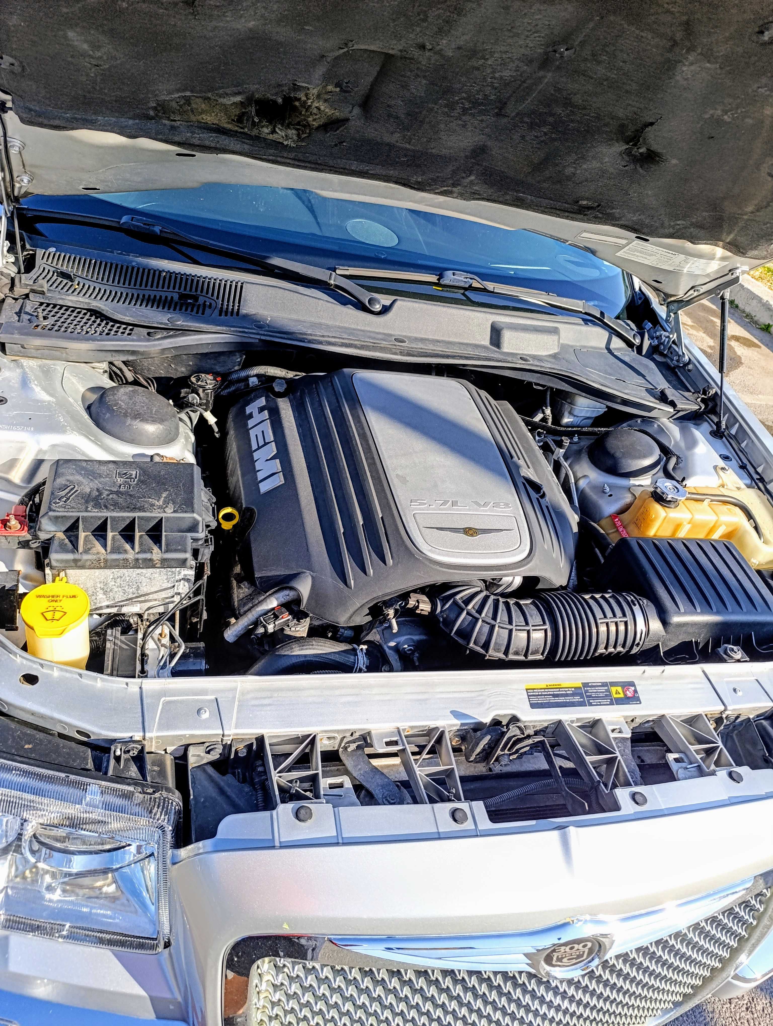 Chrysler 300c 5.7 HEMI V8 340 k.c. - 13000 лв.