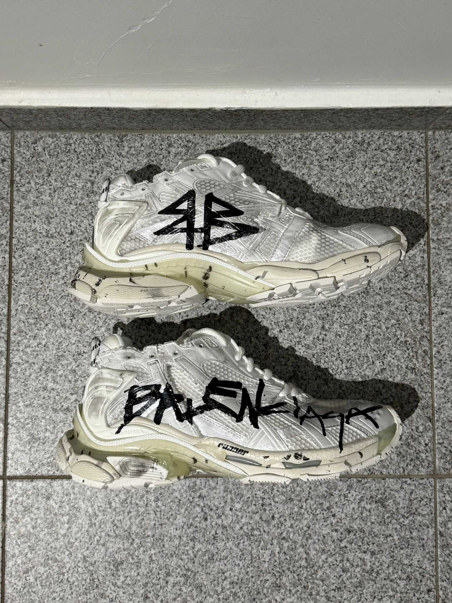 Balenciaga Runner Noi in stoc