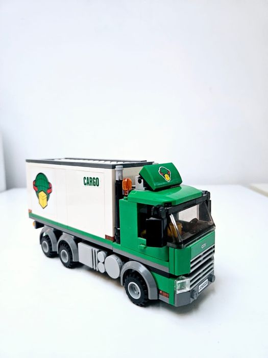 Lego City 60020 - Cago Truck (2013)