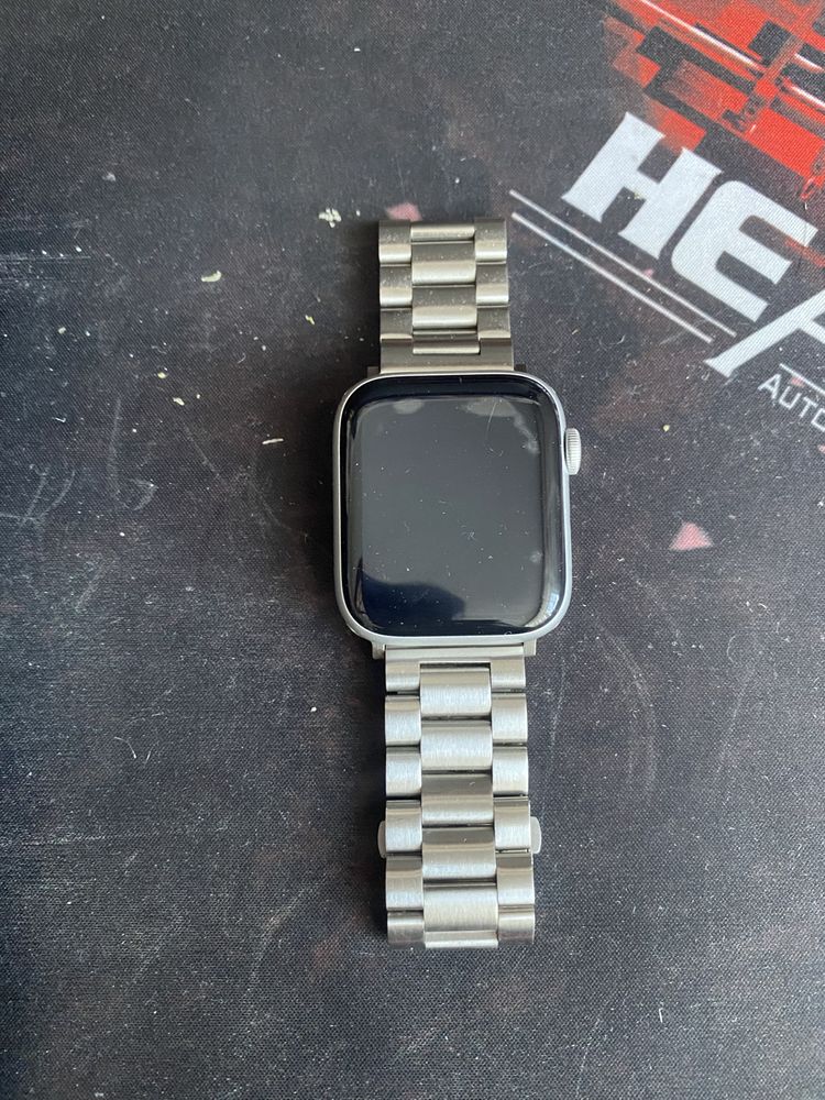 Apple watch se2(44mm) в идеальном состоянии.