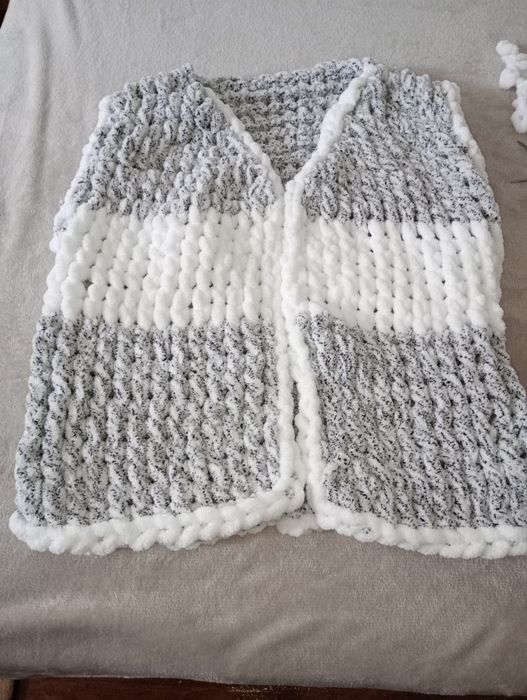 Ръчно плетени от прежда алиезе пуфи