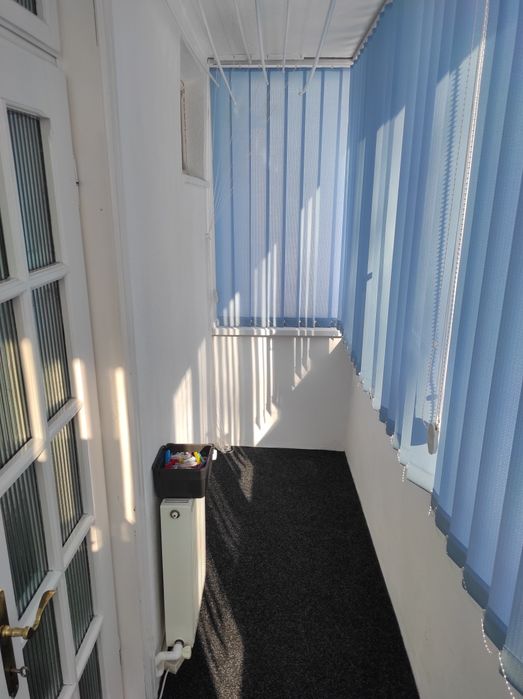 Închiriez apartament cu 2 camere