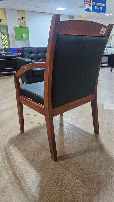 Стул мягкий деревянный