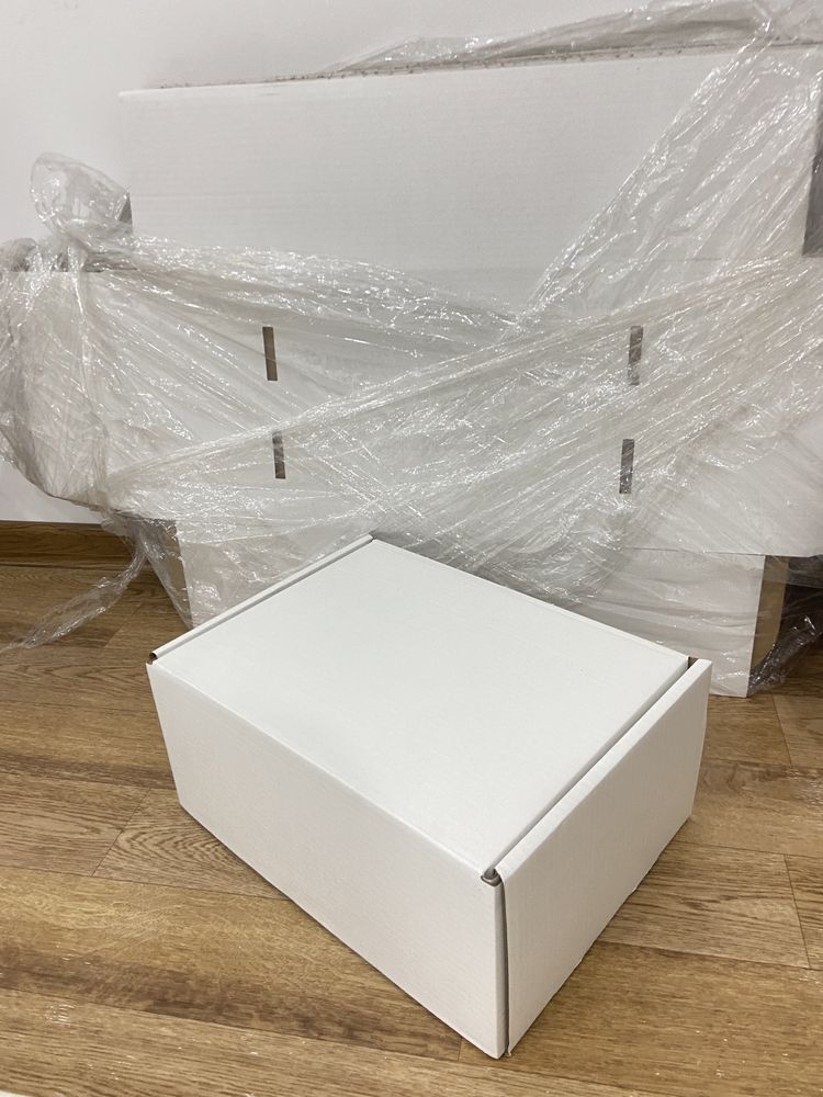 Большие белые коробки
