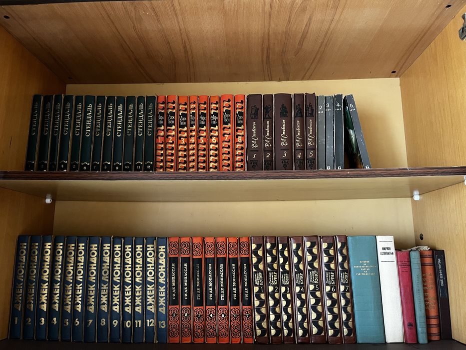 Книги от различни жанрове