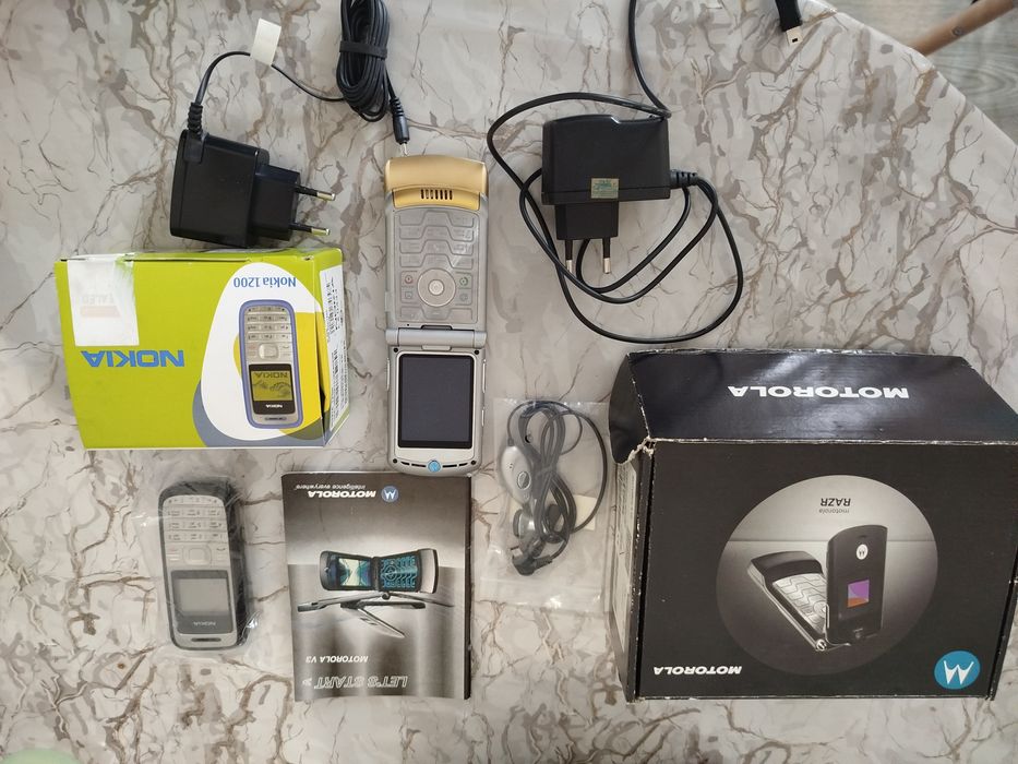 Продам 2 телефона