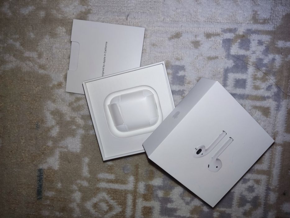 Наушники AirPods