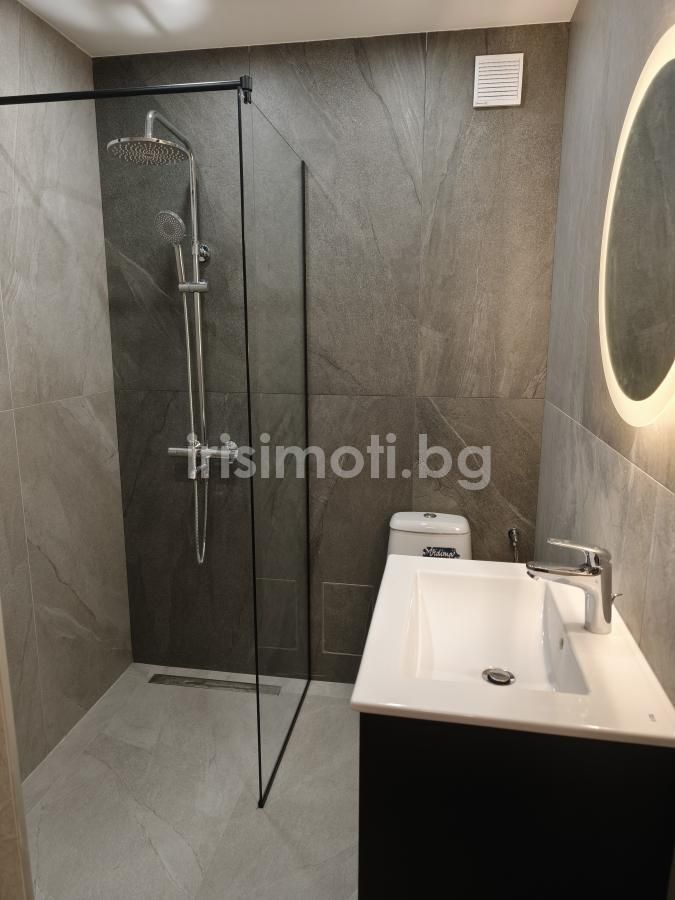 Под наем двустаен, €630, 65кв.м. в Редута
