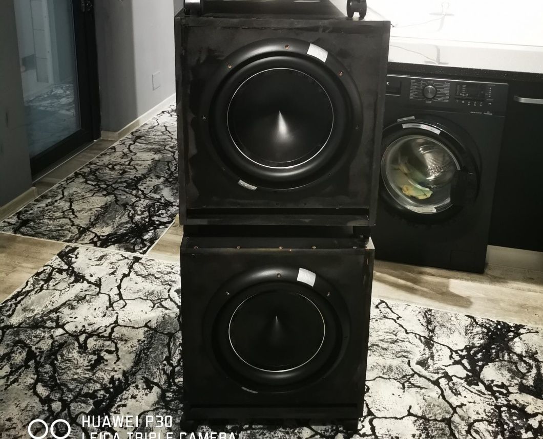 Bass, Subwoofer, Subwoofere x 2  15 inch ( 38 cm )