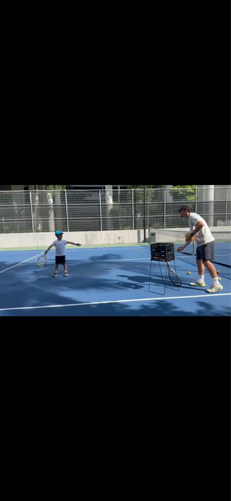 Ore private tenis Cluj – antrenor certificat + echipament inclus