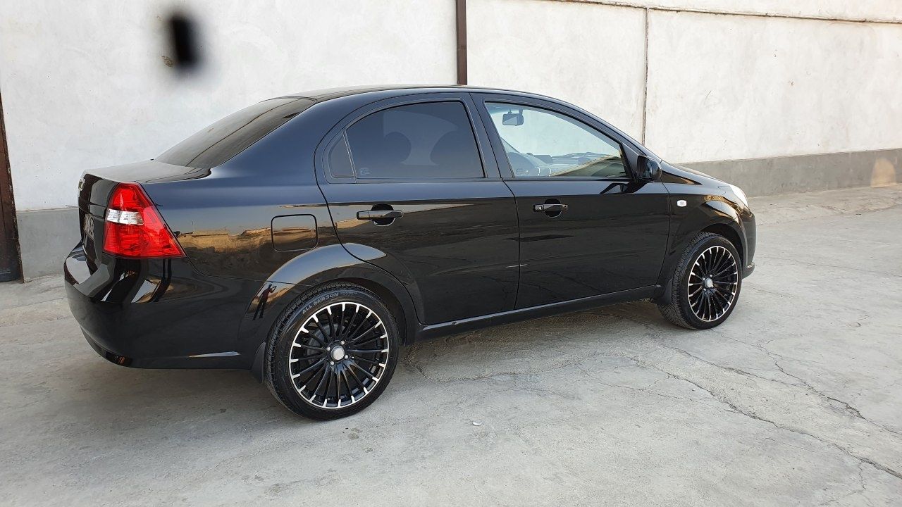 Автомобил нексия 3