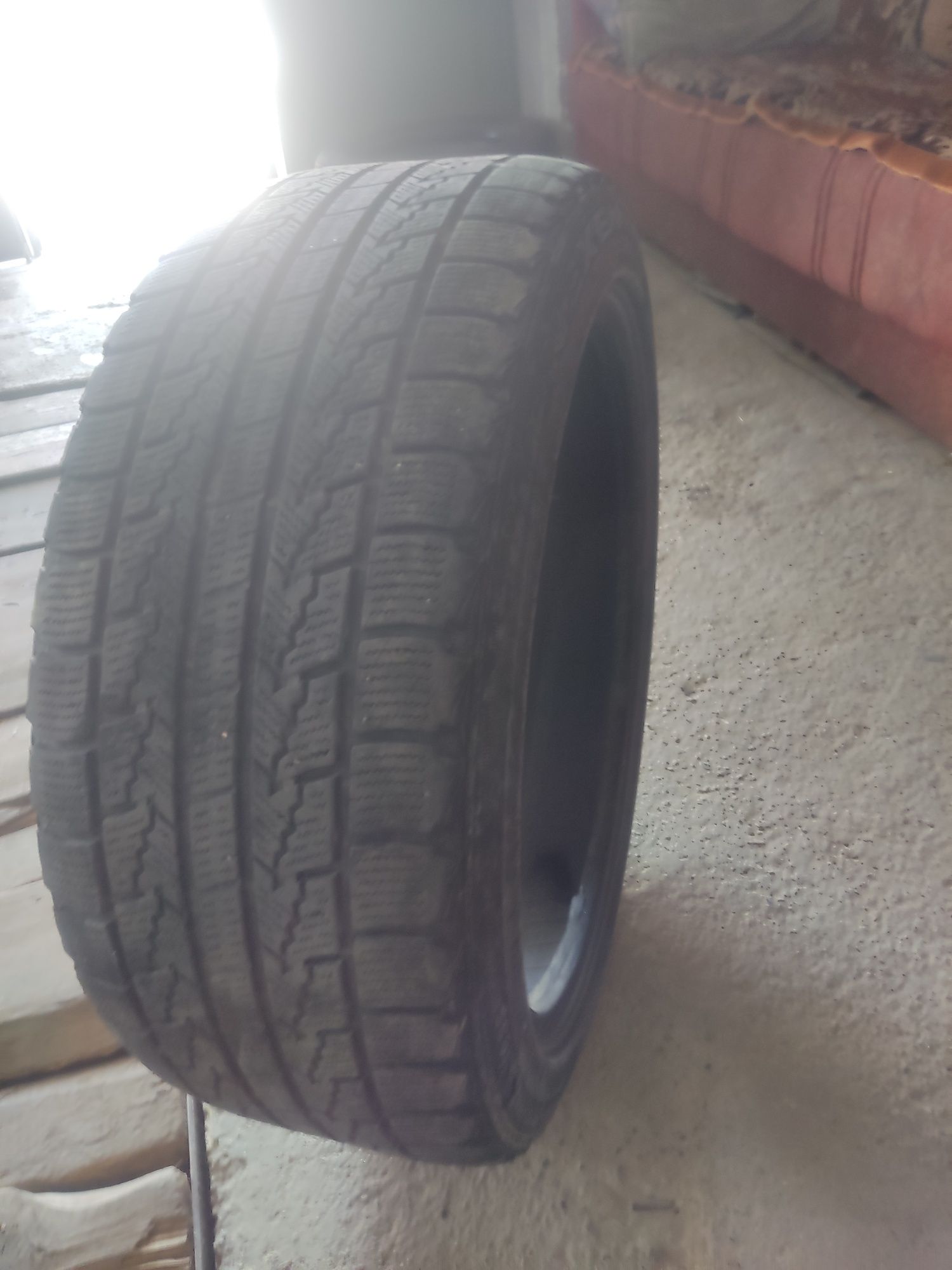 Шины 215/45/R17 продам 3 штуки есть