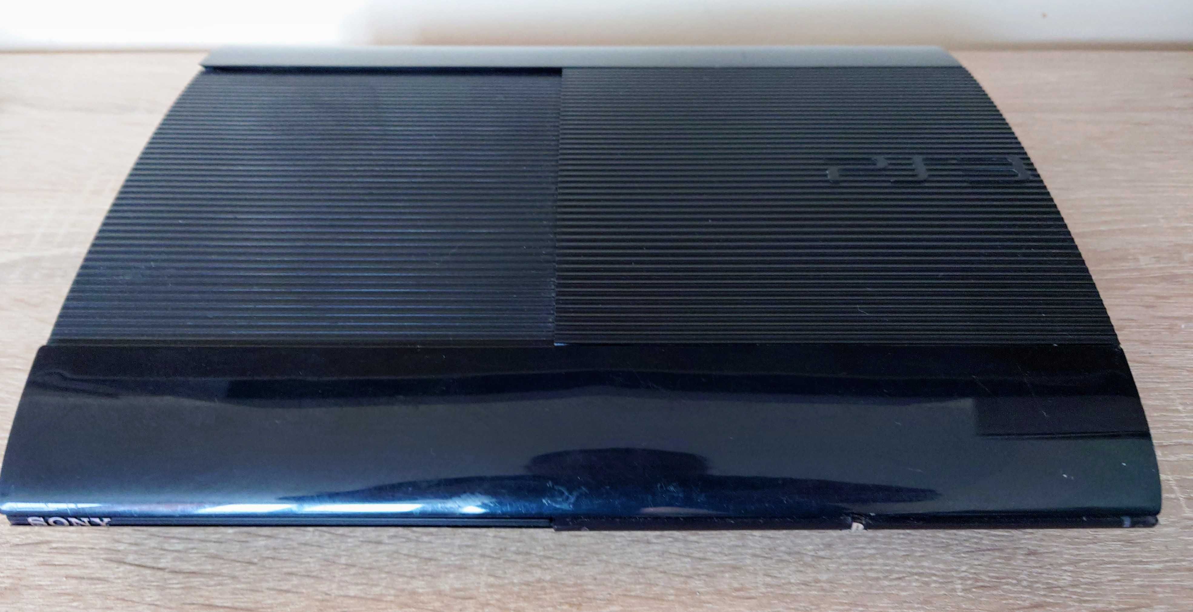 [ PS3 500GB > PlayStation 3 Super Slim с 2 джойстика и 40 игри