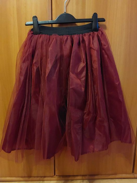 Fusta cu saten si tull