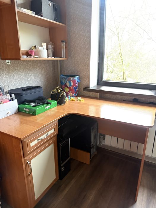 Продам шкаф со столом для школьников. В отличном состоянии