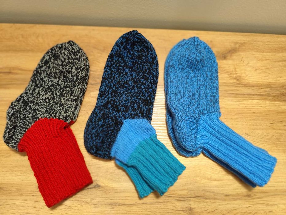 Sosete făcute manual cu 5 ace