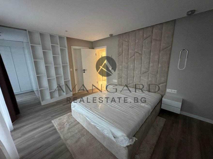 Продава се Четиристаен апартамент в Пловдив, Остромила - 276 кв.м за 1196 €/кв.м - Снимка #4