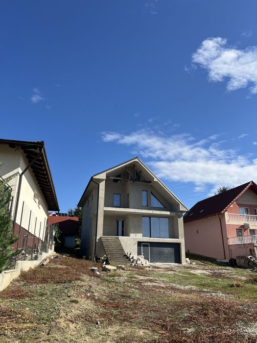 Casa 380 mp utili, str. Izvorului, teren 1500 mp