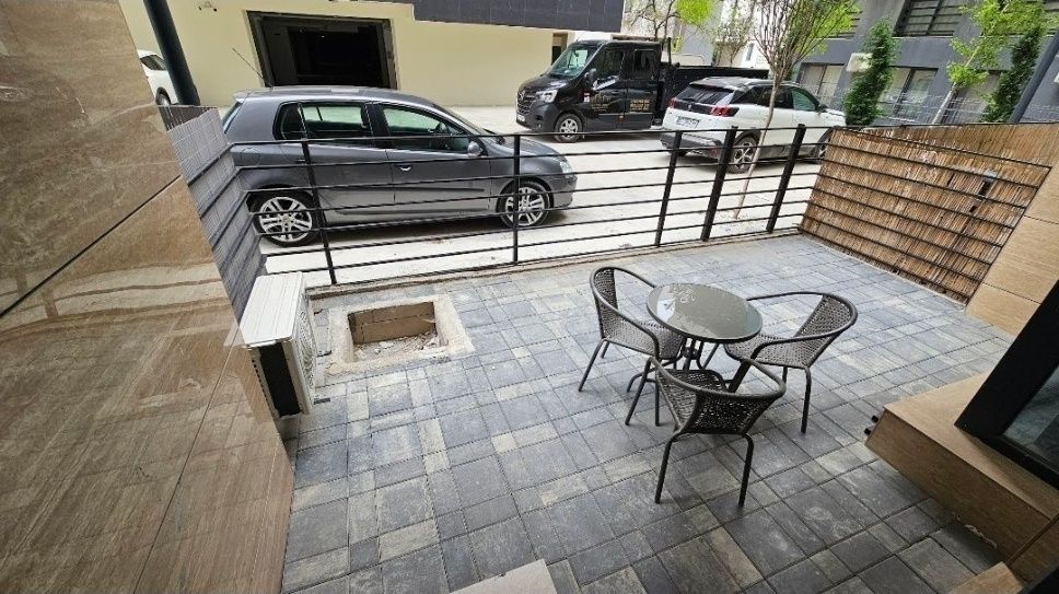 Garsonieră  Ștefan Building Resort cu curte proprie