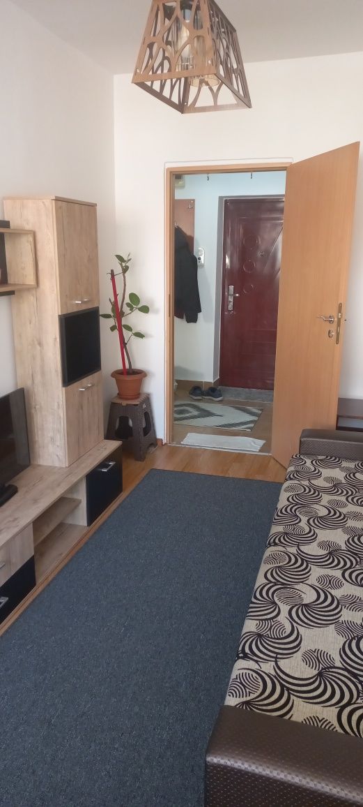 Inchiriez apartament apahida