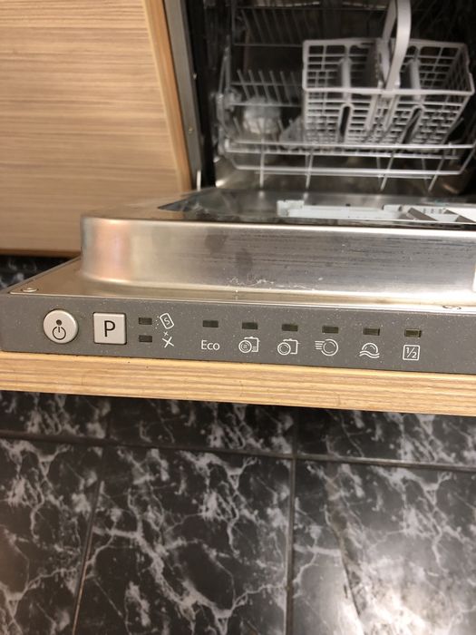 Masina de spalat vase incorporata hotpoint ariston