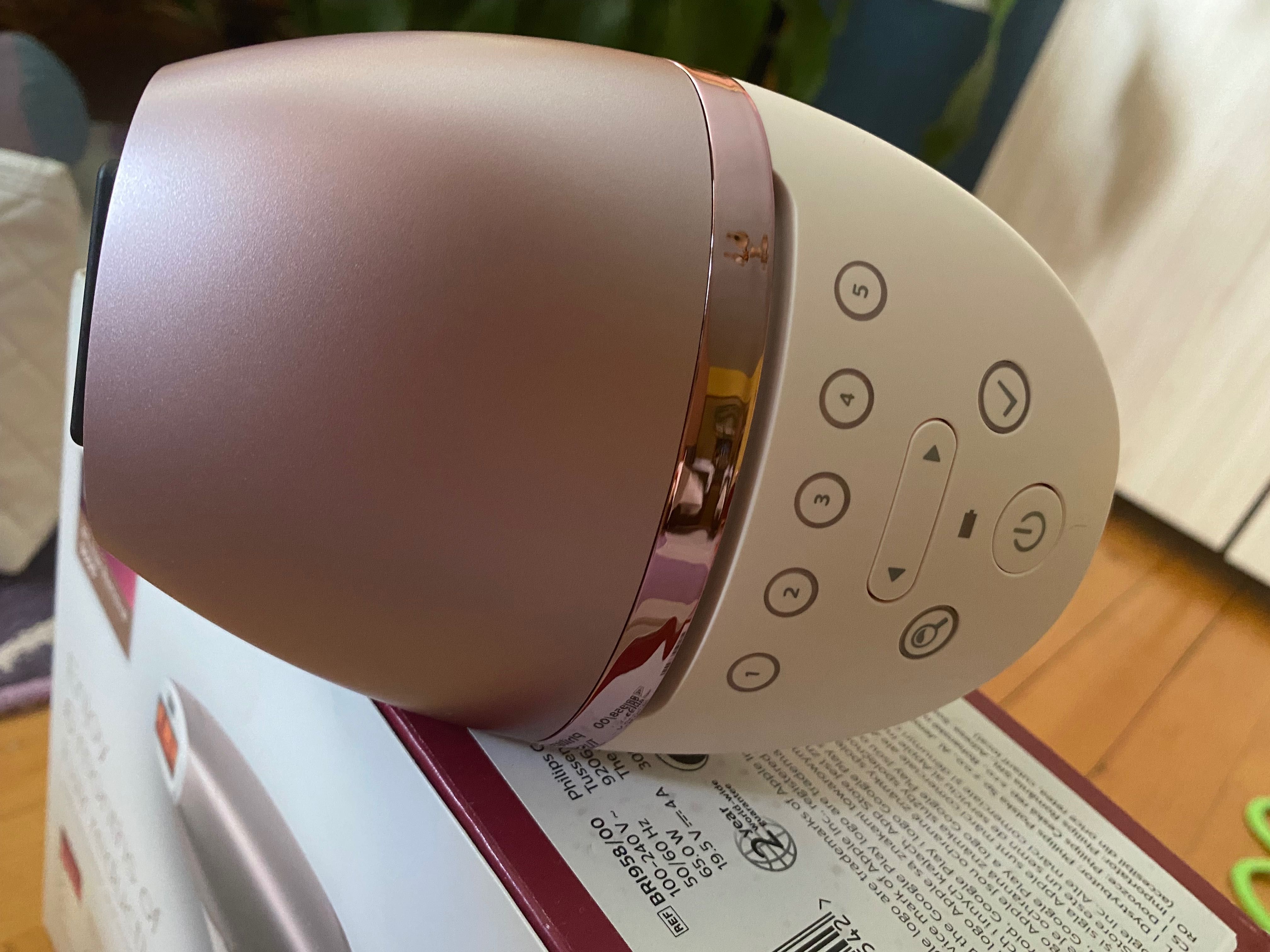 Фотоепилатор IPL Philips Lumea Seria 9000 BRI958