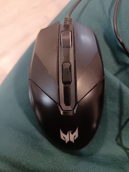 2 клавиатури и една мишка!