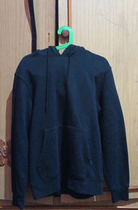 Hanorac negru cu gluga