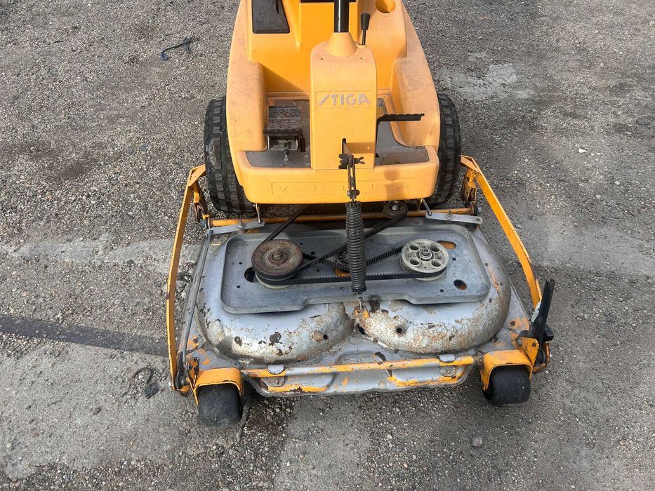 Vand tractoras tuns gazon