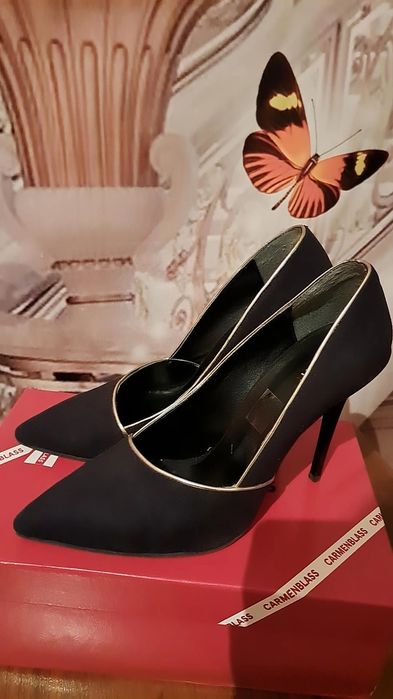 Замшевый туфли сатылады.