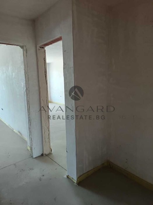 Продава се Двустаен апартамент в Пловдив, Остромила - 67 кв.м за 1476 €/кв.м - Снимка #1