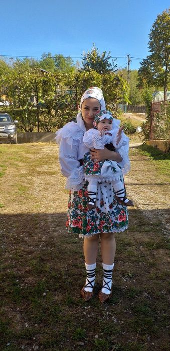 Costum popular mama și fica de Maramureș complet.
