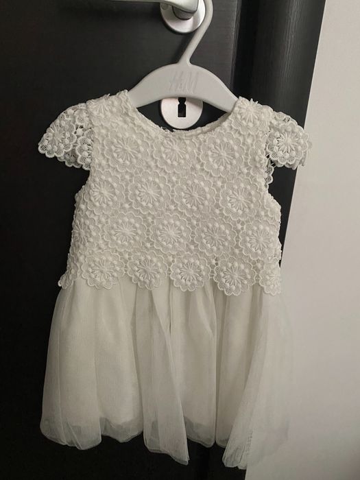 Hăinuțe pentru fetițe