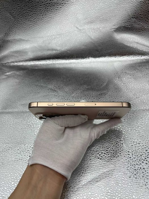 iPhone 16proӨте жақсы жағдайы. Батарея 100% түпнұсқа, ауыстыру жоқ.
