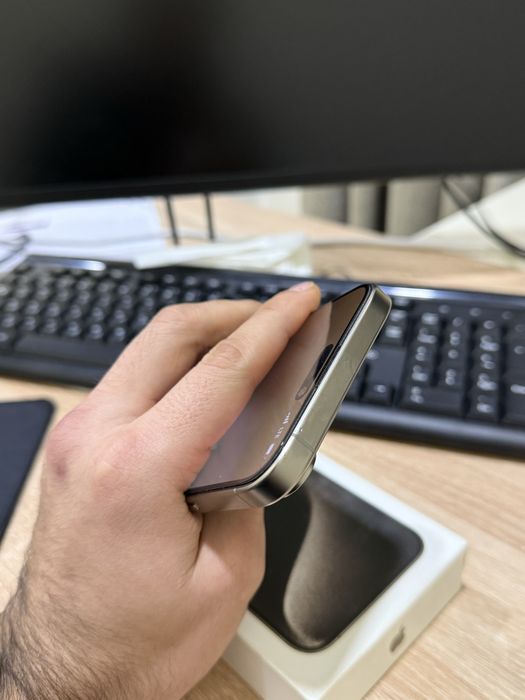 Продам iPhone 15 Pro Max 256GB Natural Titanium