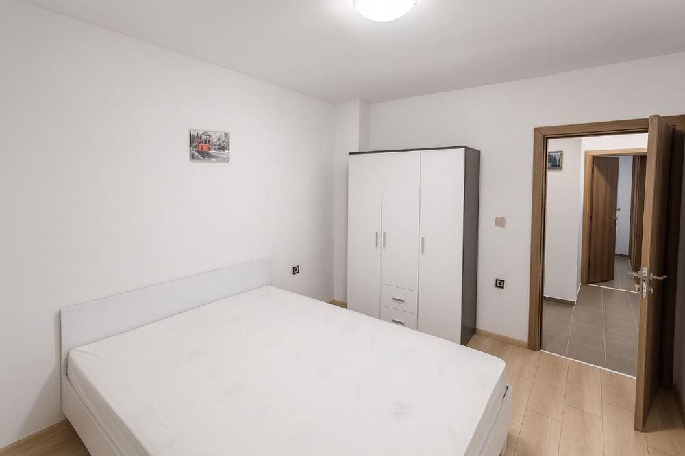 Тристаен апартамент в района на Колхозен пазар!