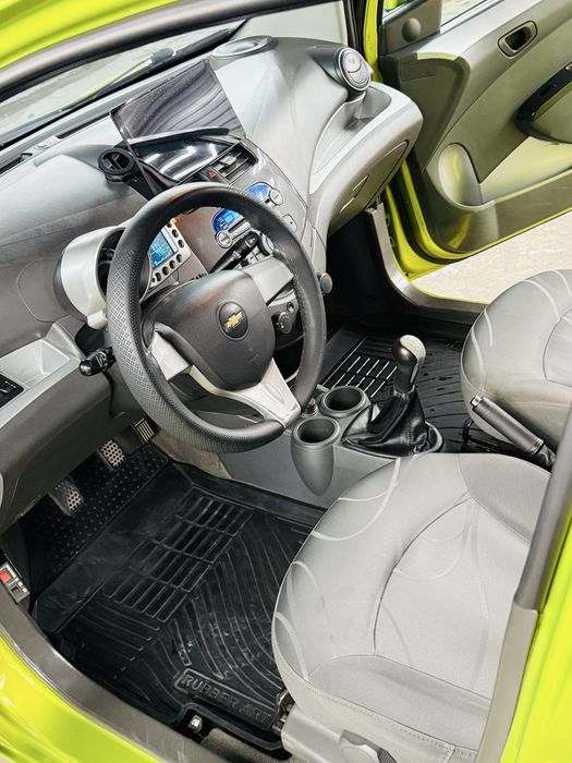 Spark 3-pazitsiya 2013yil Mexanika M/T  5700$ Kraska toza