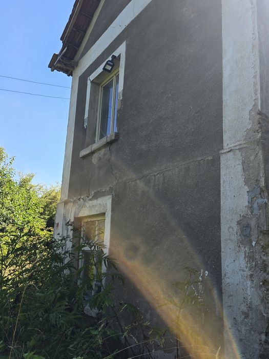 Продава къща в град Земен