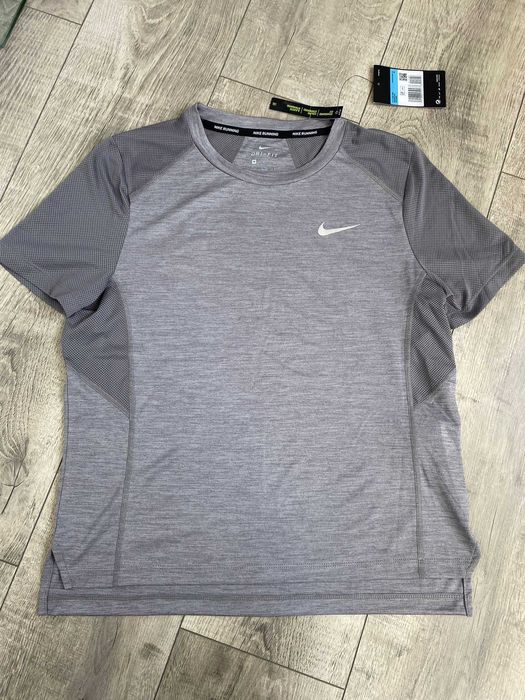 Нова тениска Nike