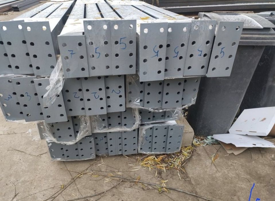 Vand si construiesc o gama larga de hale sau structuri metalice noi ne