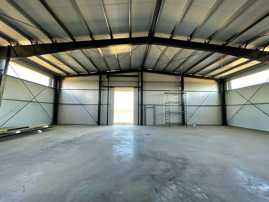 Avem pe stoc hală metalică deschidere 11m, lungime 30 m , înălțime 4m.
