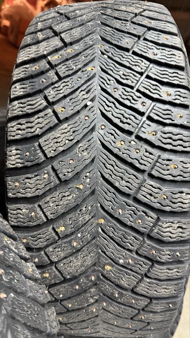 Зимние шипованные шины Michelin 245/45/19