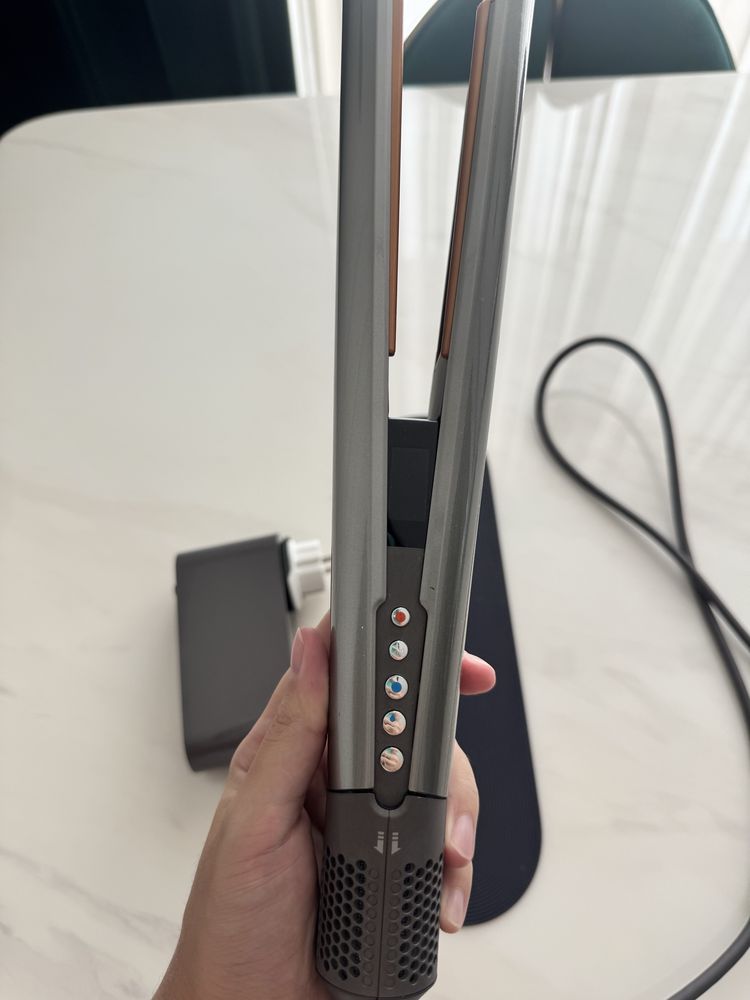 Dyson фен - выпрямитель