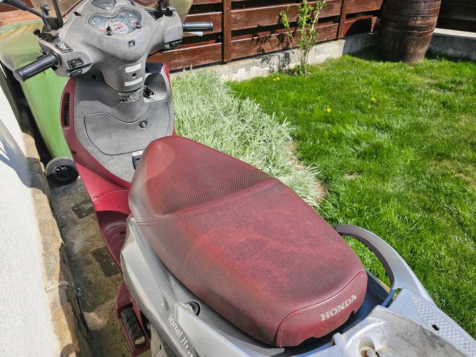 Scuter honda de 125 cc,recent aduși