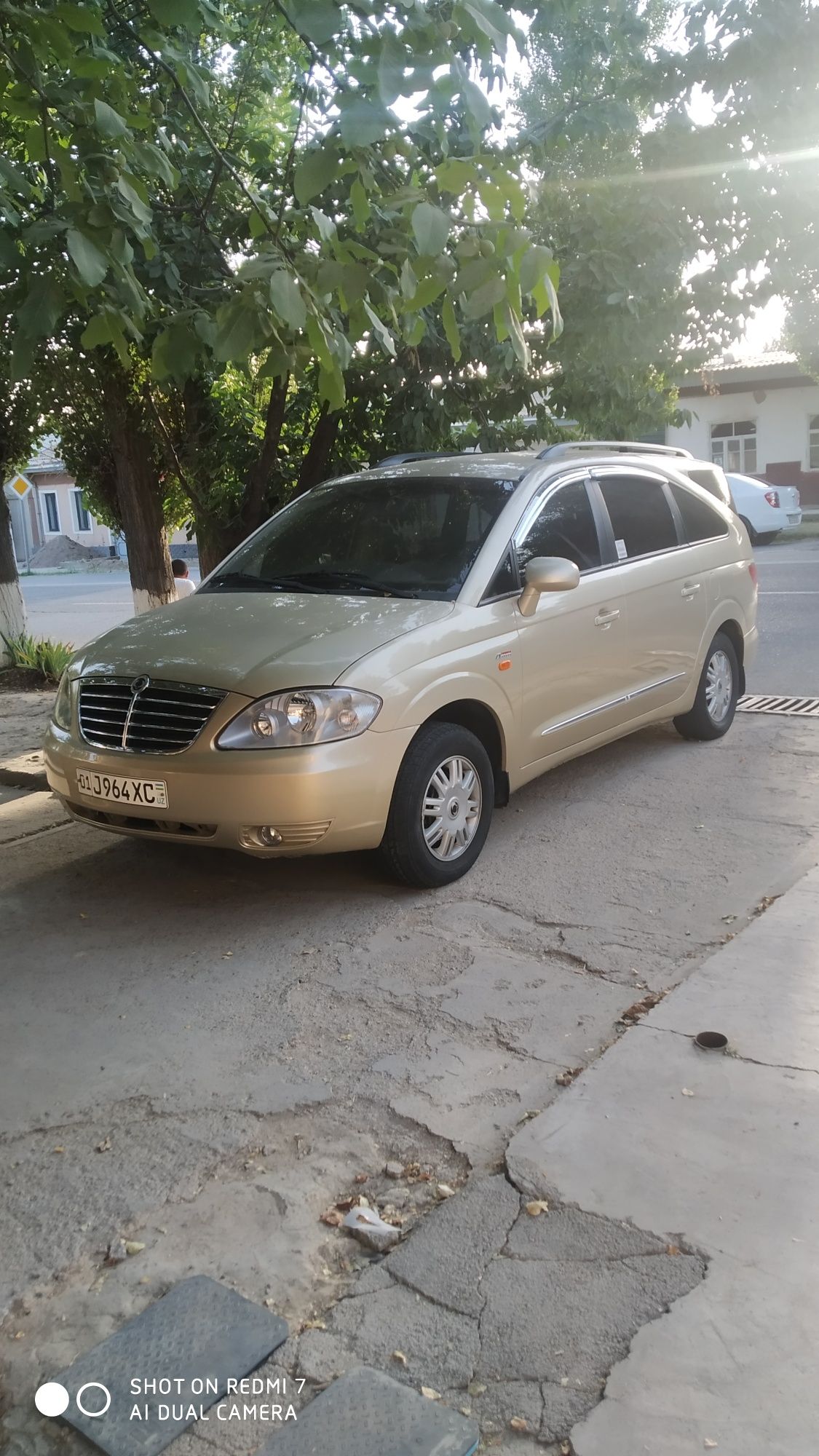 Ssangyong rodius sotiladi