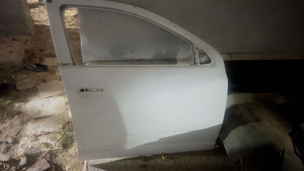 Cobilt eshik oldi o’ng taraf 1ta radnoy