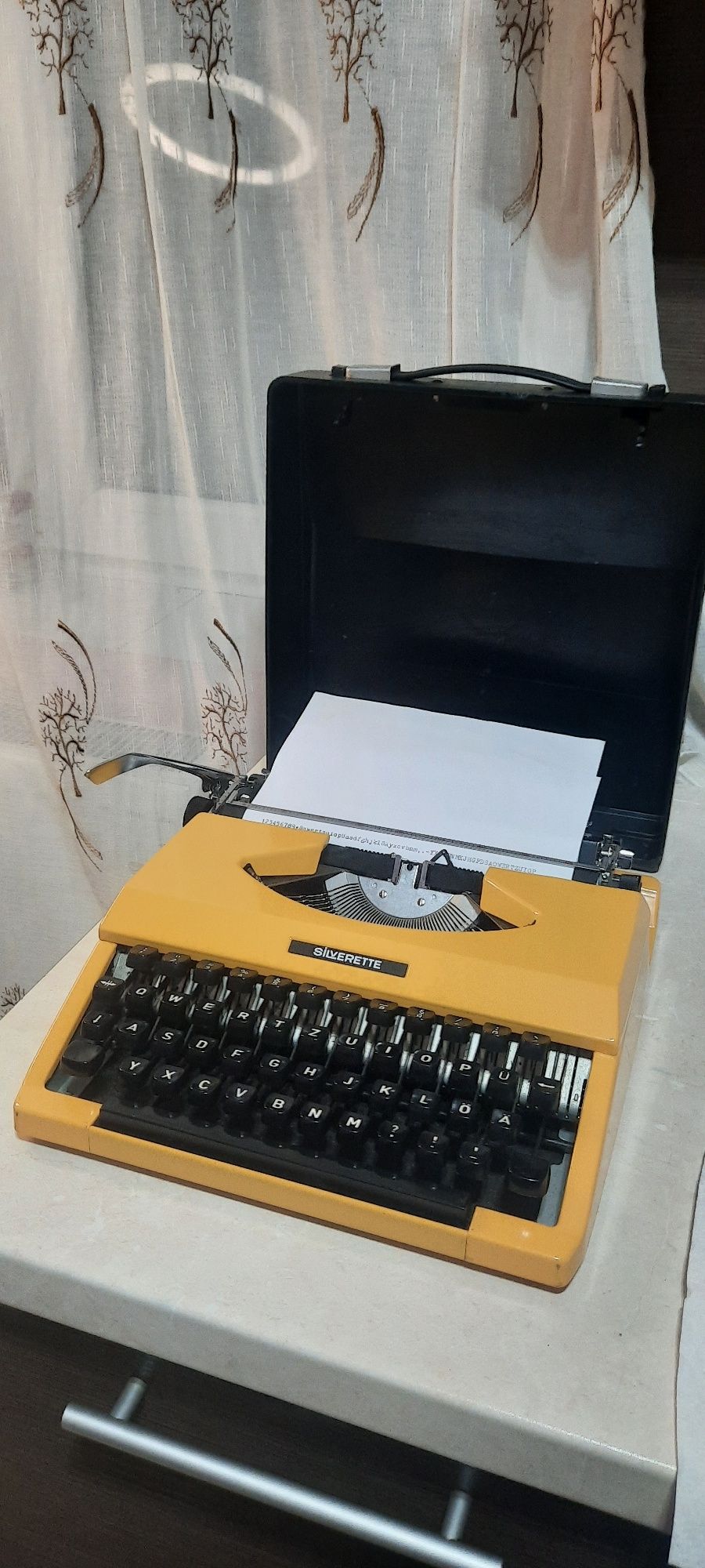 Mașină de scris portabilă Silverette impecabilă