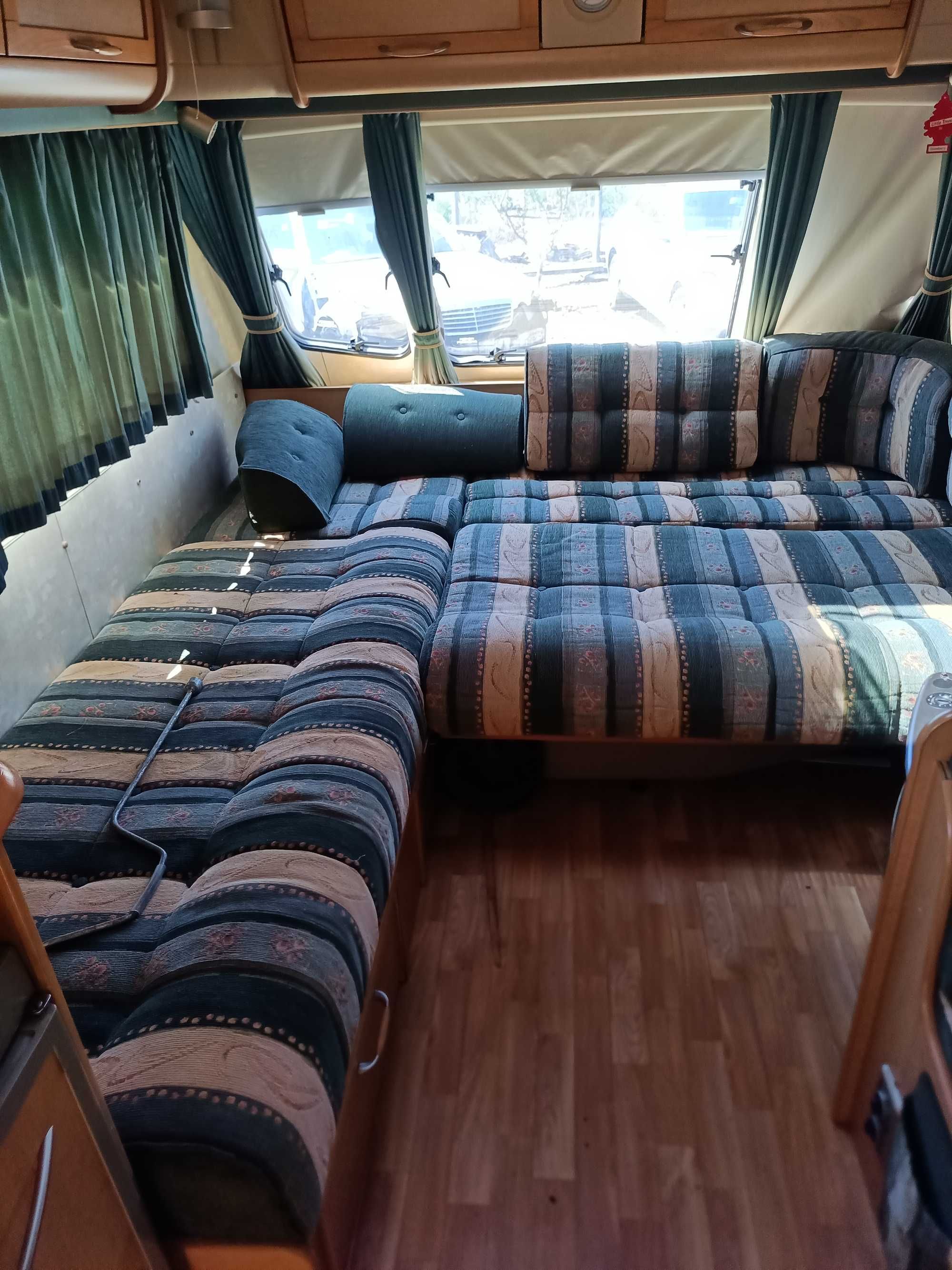 Каравана (и) с 1 ос, 2 броя  за продажба,