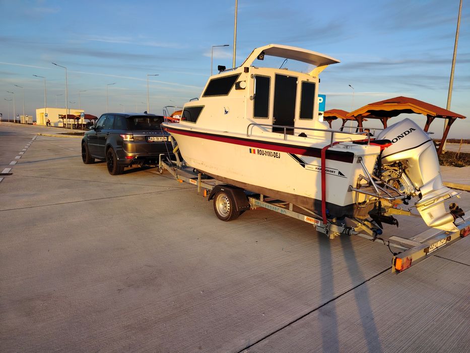 Barca cabinata, Pastenague, model Guppy 560,înmatriculată pe RO